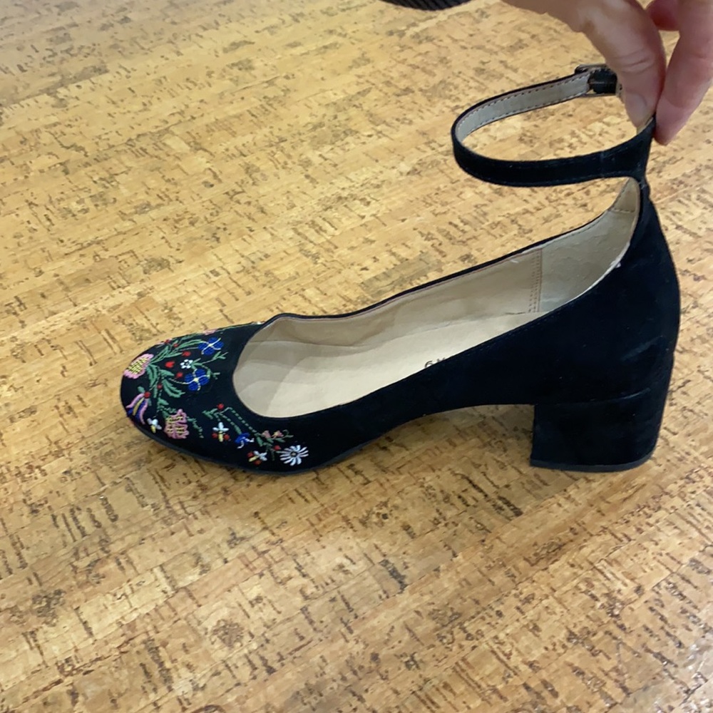 Chinese Laundry Suede Embroidered Block Heels 7 - Picture 7 of 9